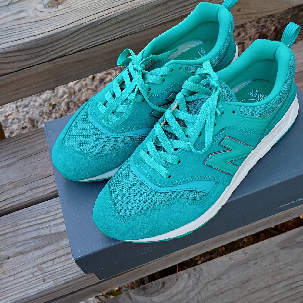New Balance Women's Aqua Sneakers
